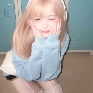 偷看25位女子撒尿
